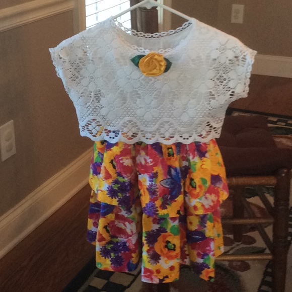 Girls Beautiful Dress - Picture 1 of 6